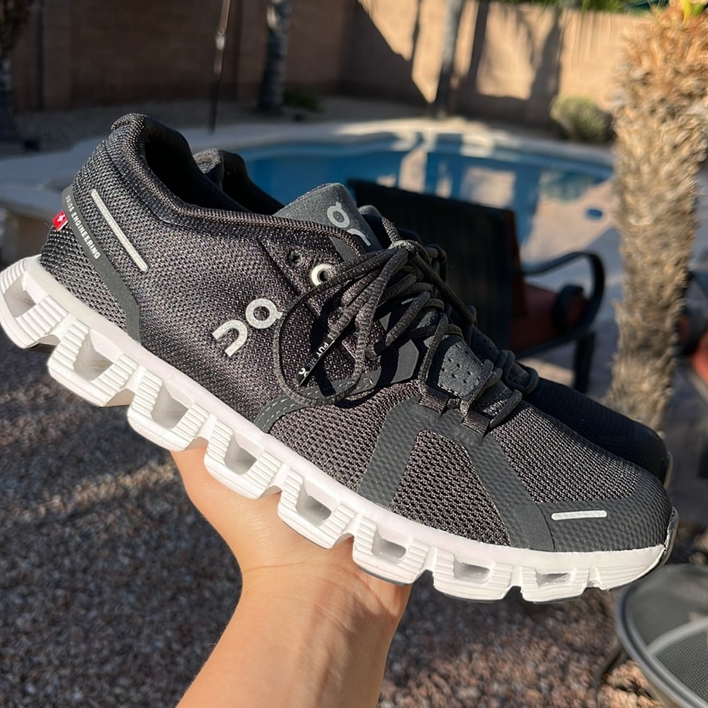 ON Cloud 5 Sneakers Sz 8 - Picture 9 of 17